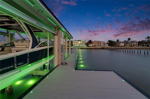 Exterior, Pool, Water
