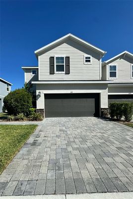 Attached, Exterior, Facade, American Craftsman