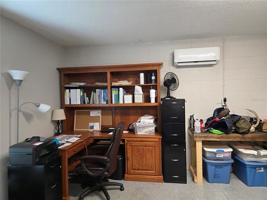 Home Office, Interior