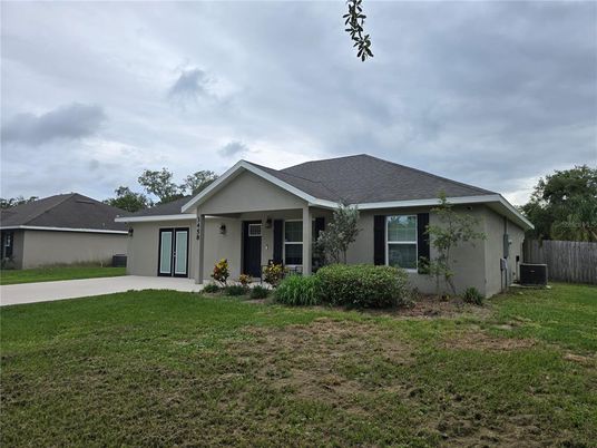 Backyard, Exterior, Facade, Ranch