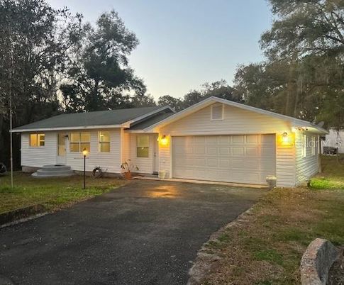 Attached, Exterior, Facade, Ranch