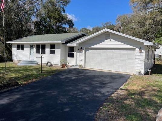 Attached, Exterior, Facade, Ranch