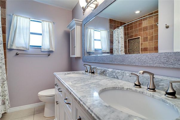 Bathroom, Dual Sink Vanities, Interior, Recessed Lighting