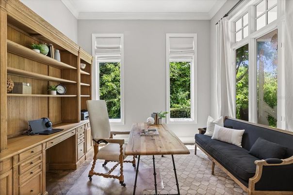 Home Office, Interior