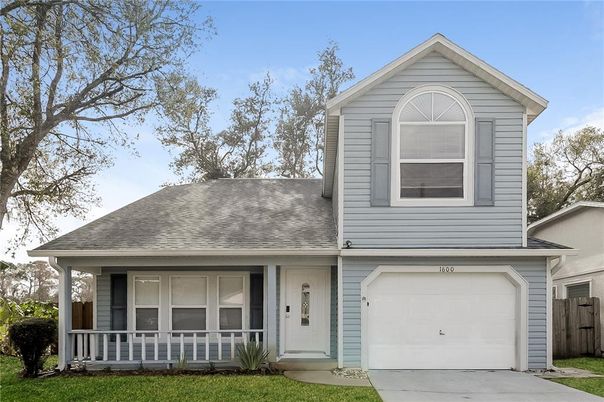 Attached, Exterior, Facade, American Craftsman