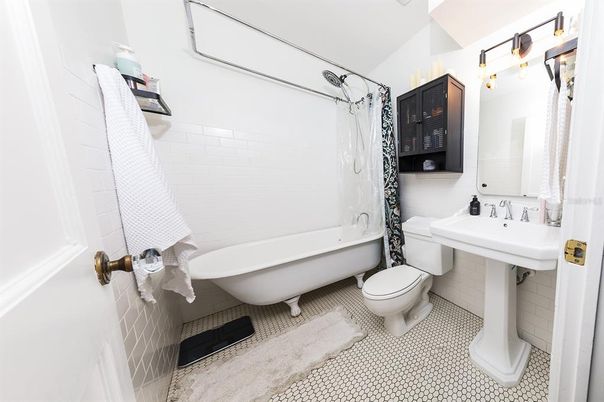 Bathroom, Free Standing Baths, Interior
