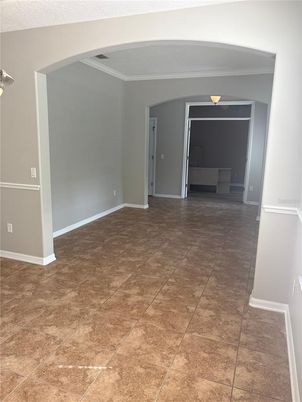 Empty room, Interior