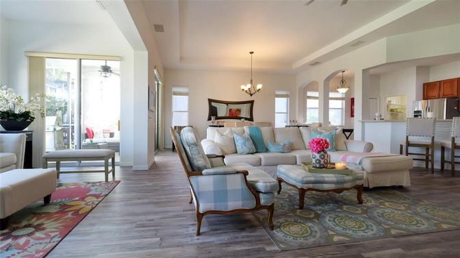 Chandelier, Dining room, Interior, Living room, Pendant Lights, Wood Texture Flooring