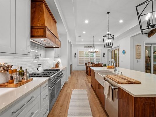 Chandelier, Dining room, Interior, Kitchen, Pendant Lights, Recessed Lighting, Stainless Steel Appliances, Wood Texture Flooring