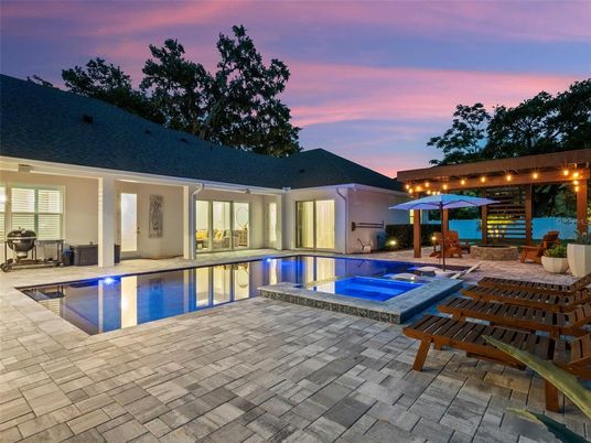 Exterior, Pool