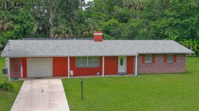 Backyard, Exterior, Facade, Brick Facade, Ranch