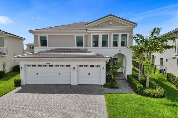 Attached, Exterior, Facade, Mediterranean
