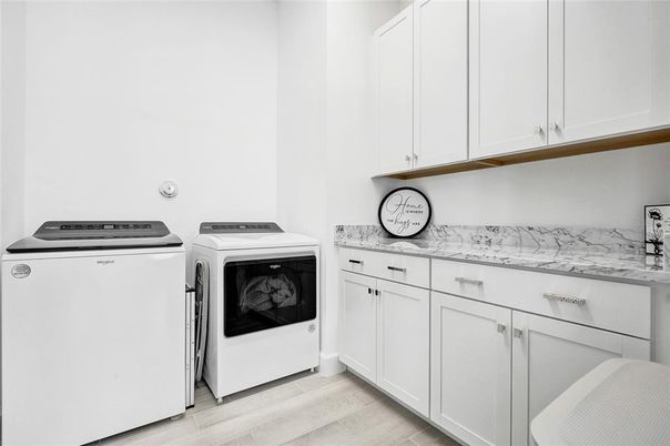 Interior, Washer, Wood Texture Flooring