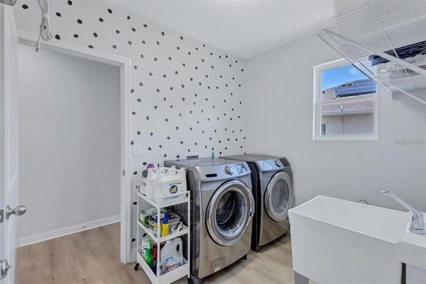 Interior, Washer, Wood Texture Flooring