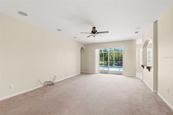 Empty room, Interior