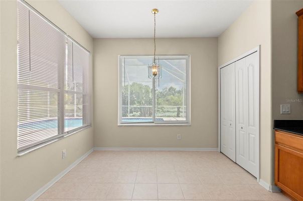 Empty room, Interior, Pendant Lights