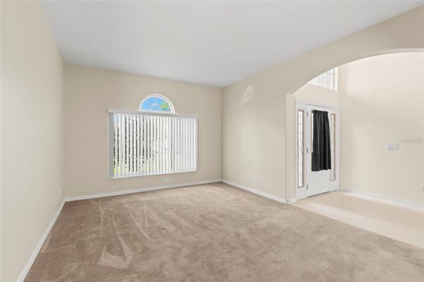 Empty room, Interior