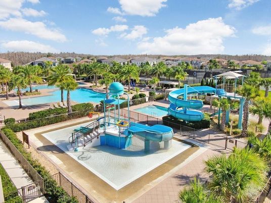 Exterior, Playground, Pool