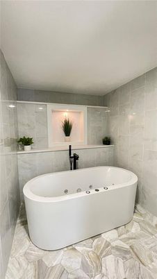 Bathroom, Free Standing Baths, Interior, Marble, Marble Walls