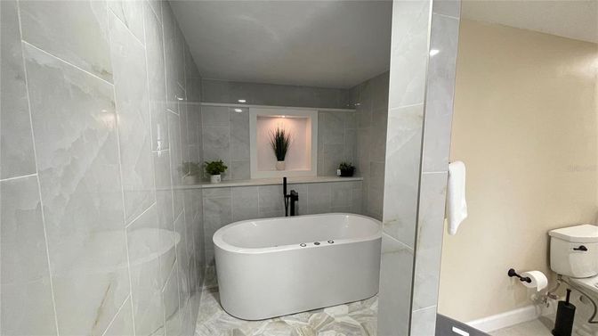 Bathroom, Free Standing Baths, Interior, Recessed Lighting