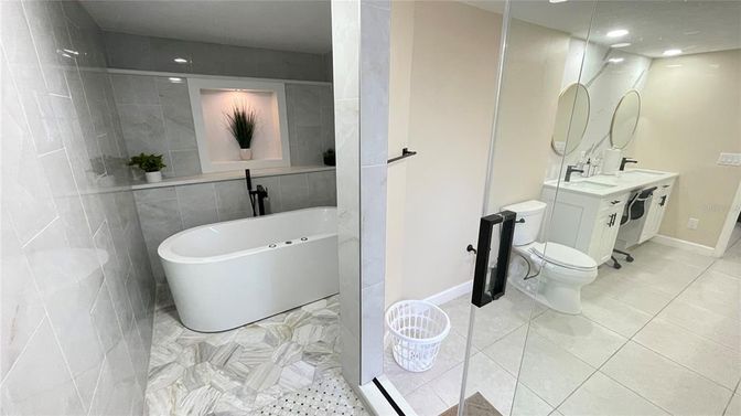 Bathroom, Free Standing Baths, Interior, Marble, Recessed Lighting