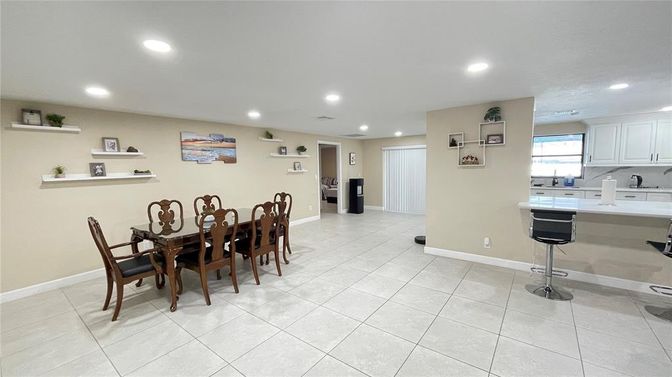 Dining room, Interior, Recessed Lighting