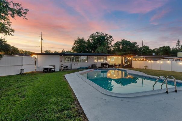 Exterior, Pool