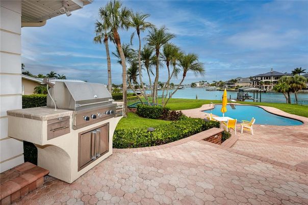 Exterior, Pool, Water