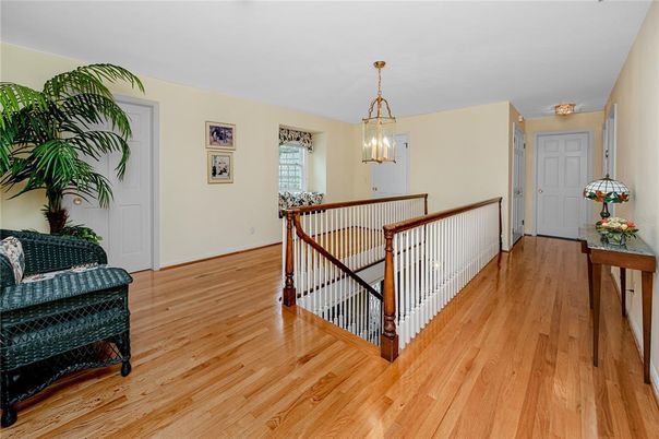 Interior, Pendant Lights, Wood Texture Flooring