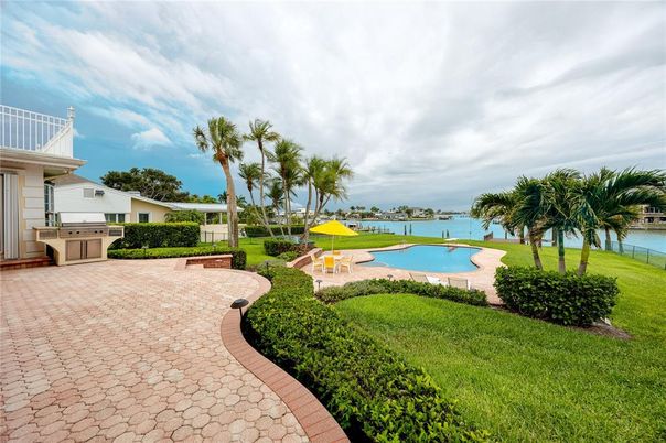 Exterior, Pool, Water