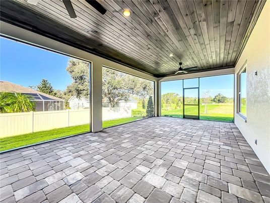 Empty room, Interior, Sun Room, Wooden Ceilings