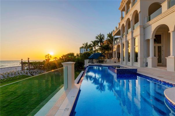 Exterior, Pool, Water