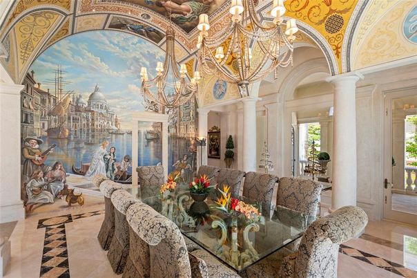 Chandelier, Dining room, Interior, Living room