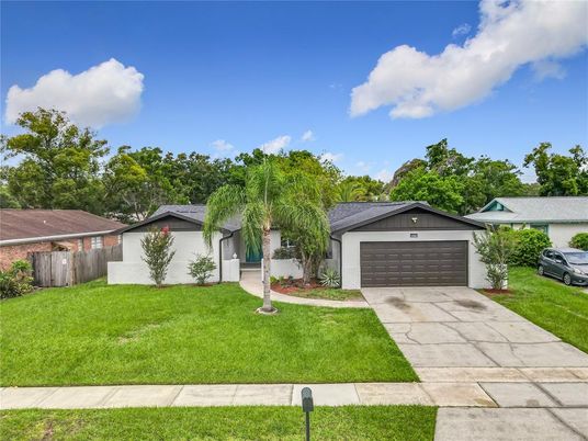Attached, Exterior, Facade, Ranch