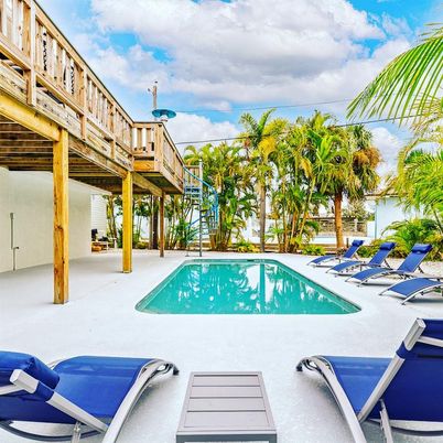 Exterior, Pool