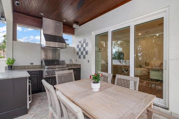 Dining room, Exterior, Stainless Steel Appliances
