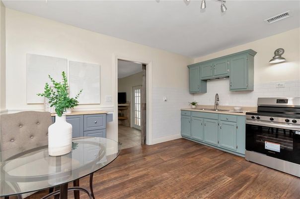 Dining room, Interior, Kitchen, Stainless Steel Appliances, Wood Texture Flooring