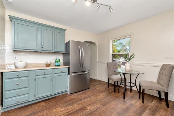 Dining room, Interior, Kitchen, Stainless Steel Appliances, Wood Texture Flooring