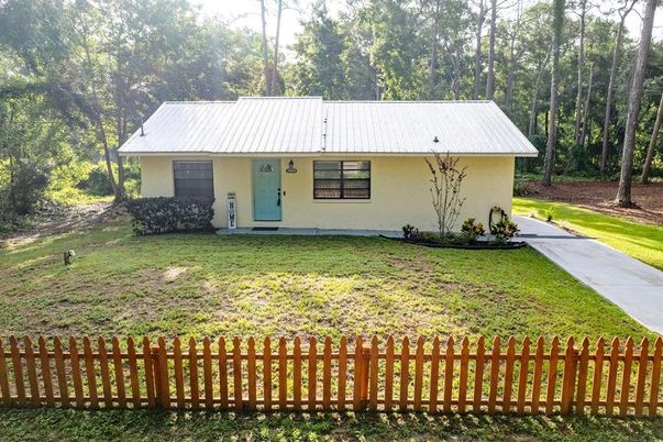 Backyard, Exterior, Facade, Ranch