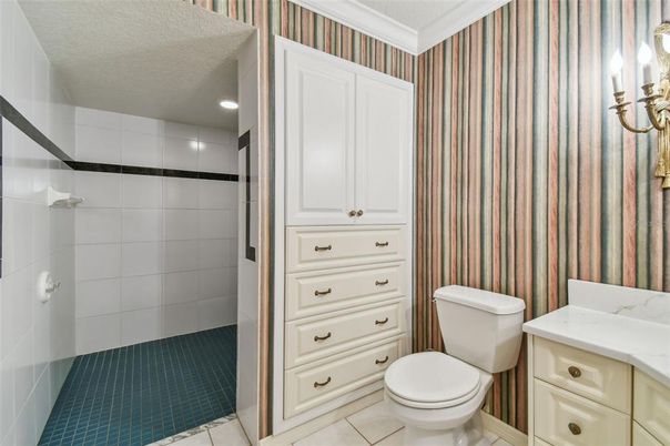 Bathroom, Interior, Recessed Lighting