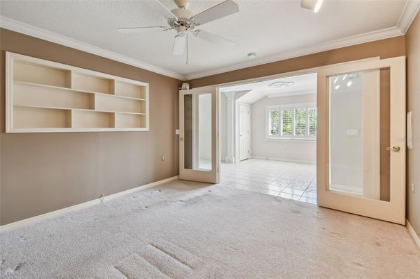 Empty room, Interior