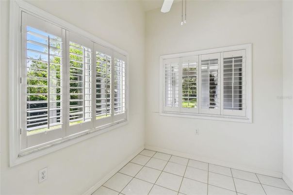 Empty room, Interior