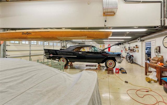 Garage, Interior