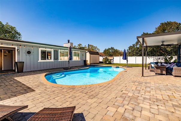 Exterior, Pool