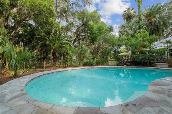Exterior, Pool