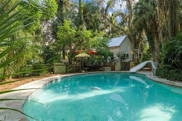Exterior, Playground, Pool