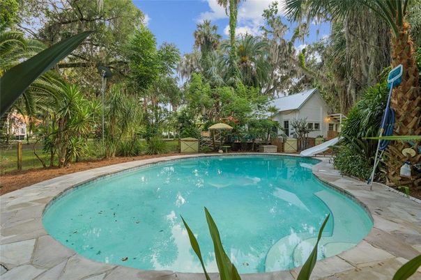 Exterior, Pool