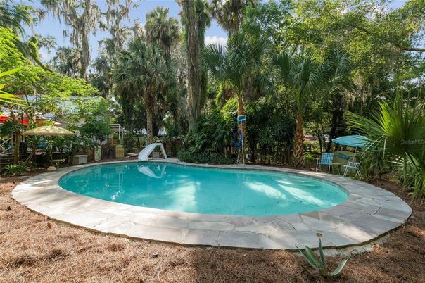 Exterior, Pool
