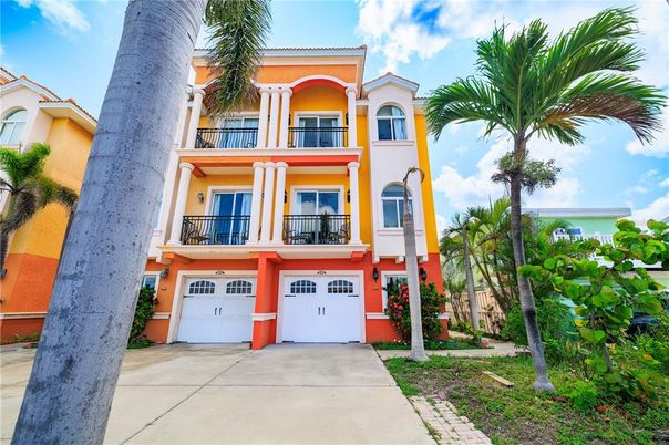 Attached, Exterior, Facade, Mediterranean