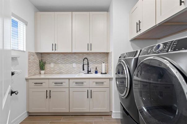 Interior, Washer, Wood Texture Flooring